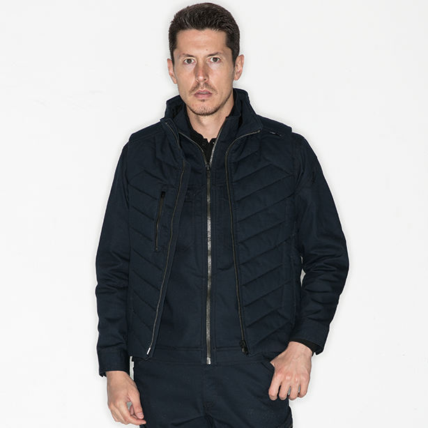 TS DESIGN ライトウォームベスト 3528 軽量防寒ベスト 商品コード:TSD-3528 着用イメージ男性