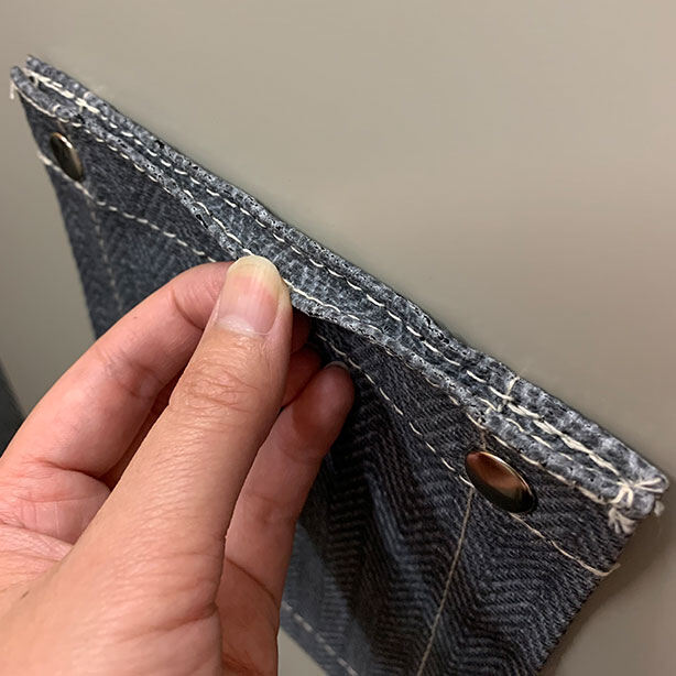 溶接用スパッタシート(強力磁石付)1号(1枚入り)・サイズ920×920mm・接着面側に火花が入り込みにくいようスパッタシートの上部は特殊縫製で仕上げてあります