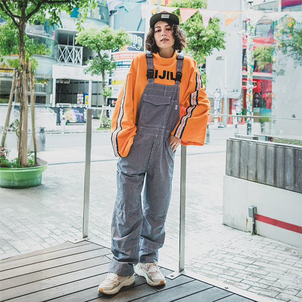 メーカー:GRACE ENGINEER'S 品名&品番:GRACE ENGINEER'S SK-GE-574 プロ仕様デニム調サロペット 着用イメージ女性