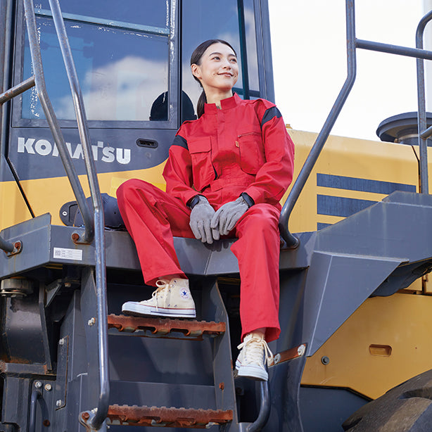 メーカー:YAMATAKA 品名&品番:YAMATAKA DON-990 メカニック向けツナギ 着用イメージ女性