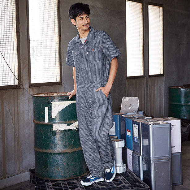 メーカー:YAMATAKA 品名&品番:YAMATAKA DON-RH-3005 ROUND HOUSE ヒッコリー半袖カバーオール 着用イメージ男性