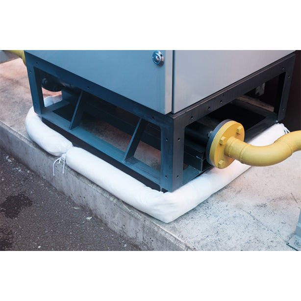 吸着ソックス9780(油専用・屋外漏洩対策用)・直径8cm×長さ122cm・機械周りへの設置イメージ