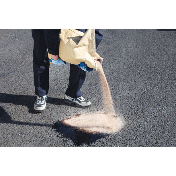 フレイク(水、油、溶剤等・散布型吸着材)10kg×2袋箱入り・こぼれた液体の上に散布し、ほうき、シャベル等で回収