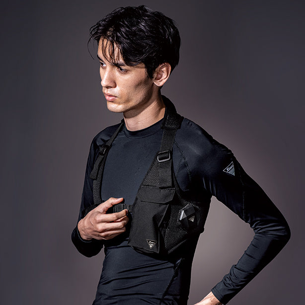 メーカー:XEBEC 品名&品番:XEBEC XE-33008 ペルチェベストセット(バッテリー付き)【フルセット】 着用イメージ男性