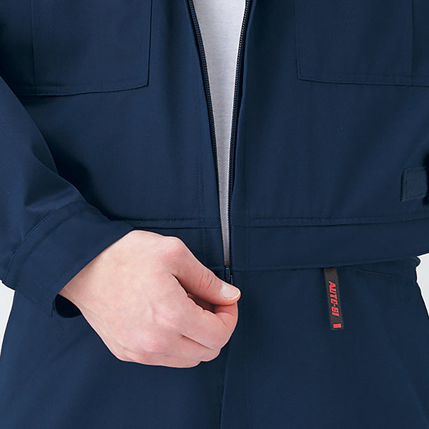メーカー:YAMADATATSU 品名&品番:AUTO-BI YD-6901 腰割れ式半袖つなぎ服 2.フロントのファスナーを下まで開けます