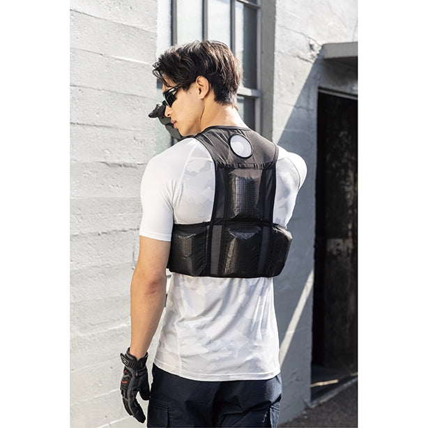 メーカー:CO_COS 品名&品番:CO-COS GI-469 -10℃北極アイスベストセット【保冷剤150g】 VOLTCOOL®×GLADIATOR 着用イメージ男性