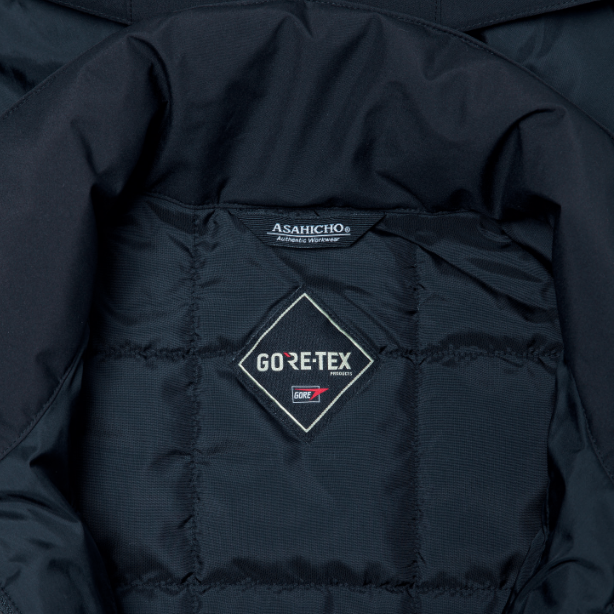 メーカー:ASAHICHO 品名&品番:ASAHICHO AC-51031 GORE-TEX防寒コート 背裏ラベル