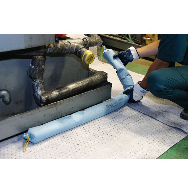 吸着ソックス9781（水、油、溶剤等・液体広がり防止）・直径8cm×長さ120cm・12本入・機械周りの設置イメージ