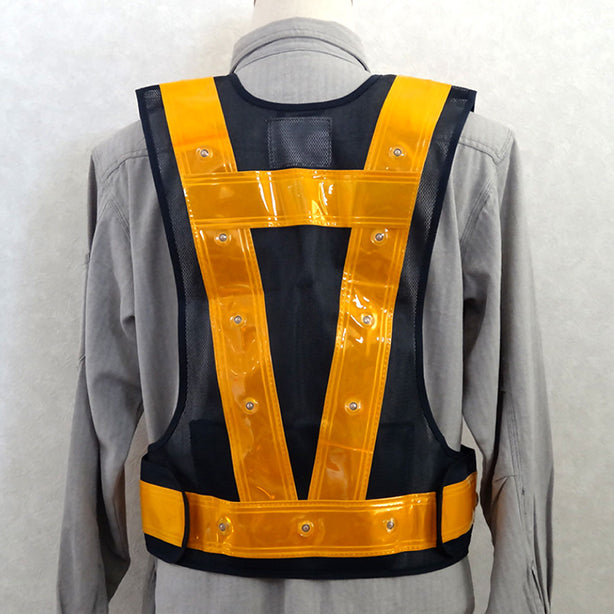 メーカー:MIZUKEI 品名&品番:【警備用】【LED】ポケット付安全ベスト(3011000～3016002) 着用イメージ