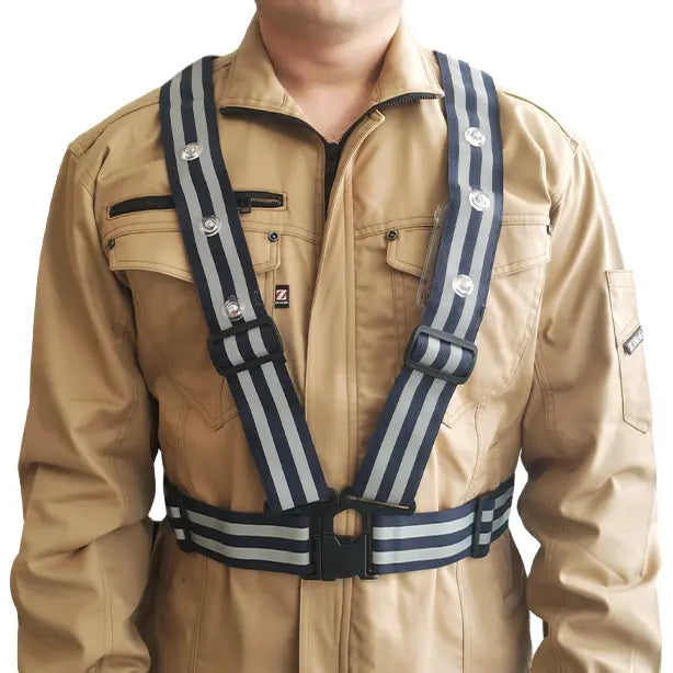 メーカー:熱田資材 品名&品番:LEDリフレックスV 反射付ベスト 着用イメージ