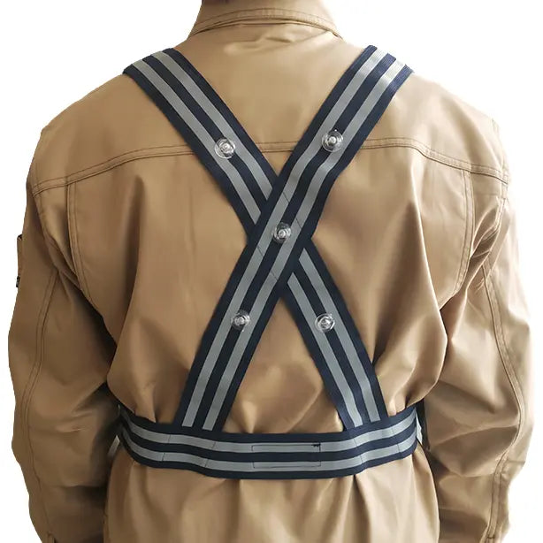 メーカー:熱田資材 品名&品番:LEDリフレックスV 反射付ベスト 着用イメージ(後ろ)