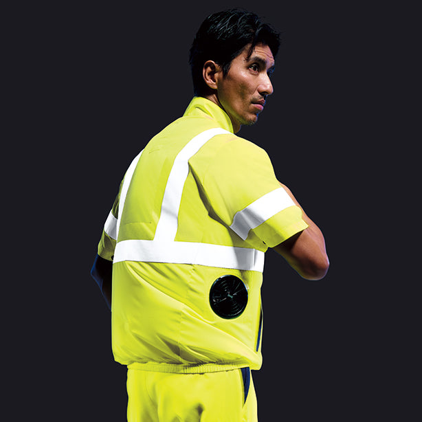 メーカー:ASAHICHO 品名&品番:ASAHICHO AC-9211 空調服®高視認半袖ブルゾン（横ファン） 着用イメージ男性