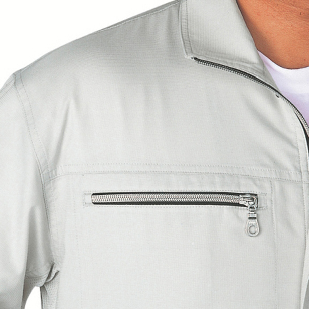 右胸ポケットには錆びにくいメッキファスナーを使用して、お洒落さアップ。（1254画像使用）