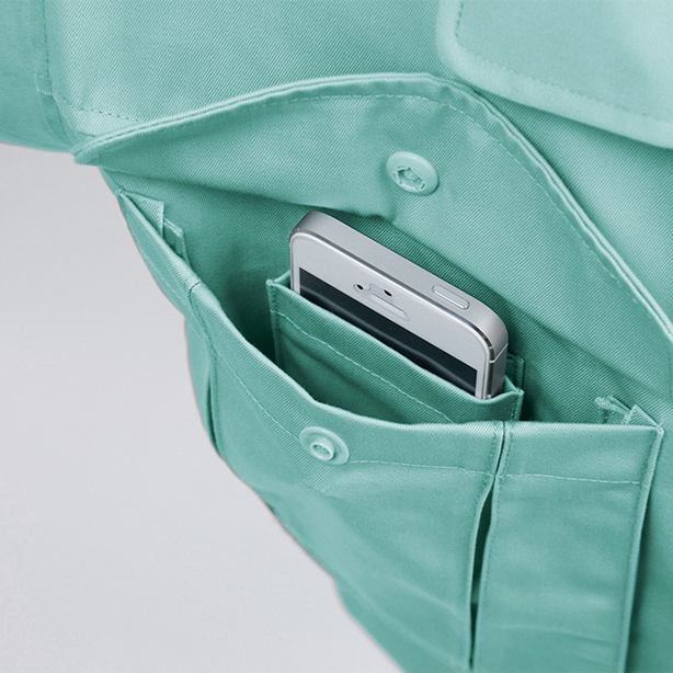 【携帯収納】ポケットは二重構造で、内側に携帯電話の収納可能